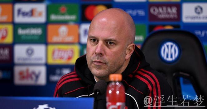 萨拉赫破冰会谈后回归大名单,队友曝出他在更衣室的真正角色 萨拉赫破冰会谈后回归大名单,队友曝出他在更衣室的真正角色