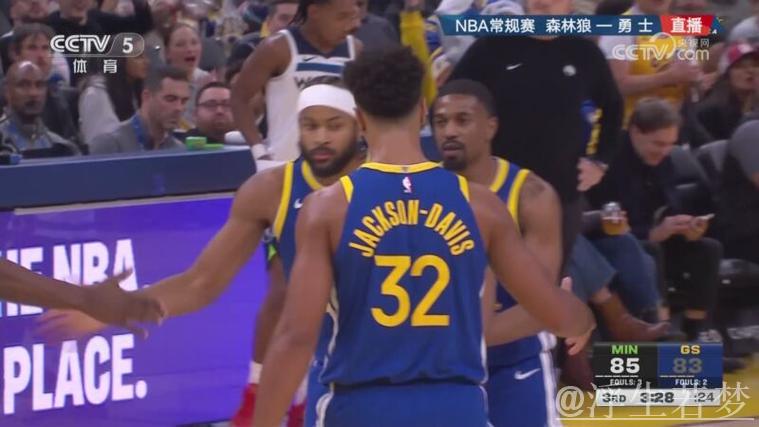 戴维斯巧送妙传 穆迪罚球线强打2+1 戴维斯巧送妙传 穆迪罚球线强打2+1